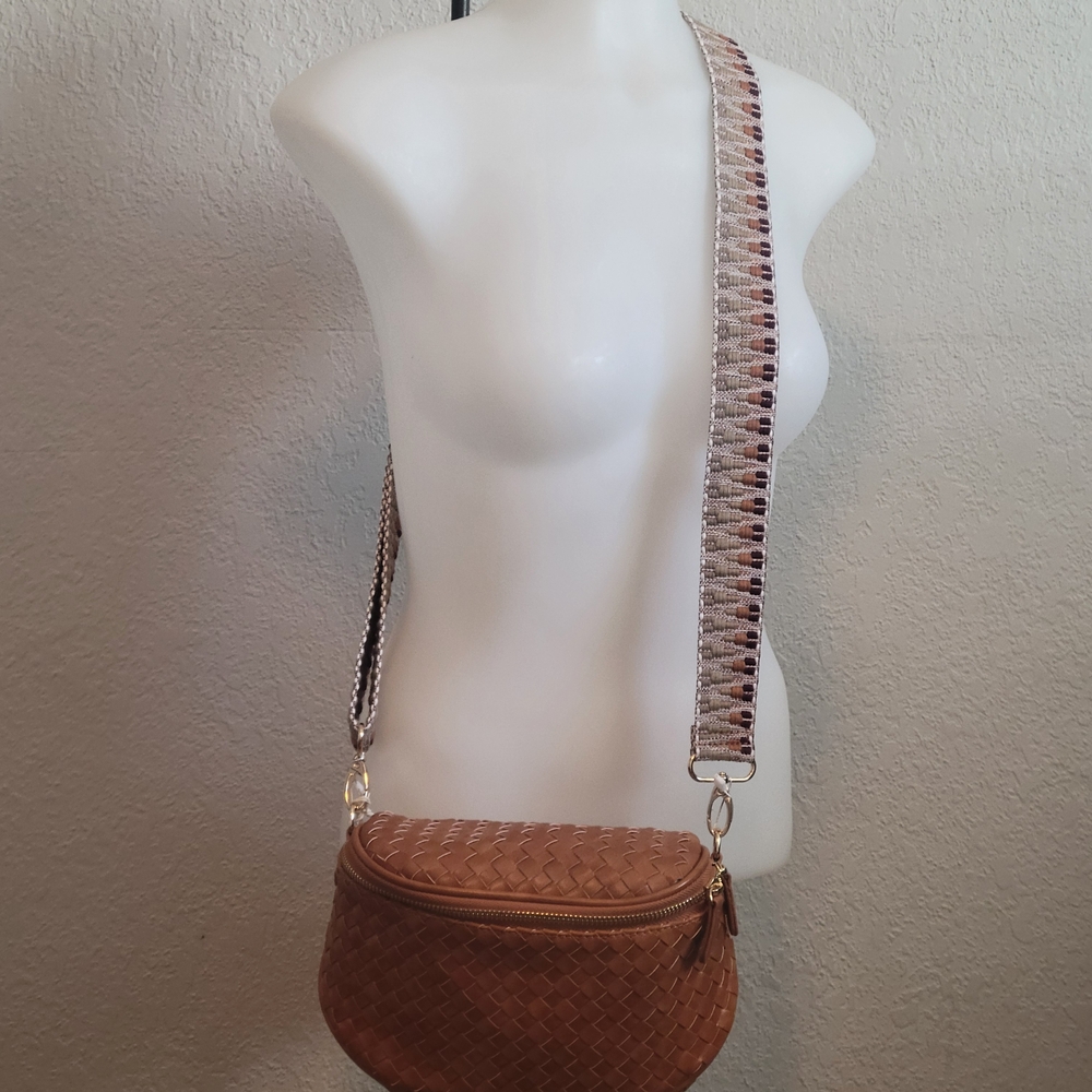 NWOT Elegant Woven Crossbody Bag in Tan